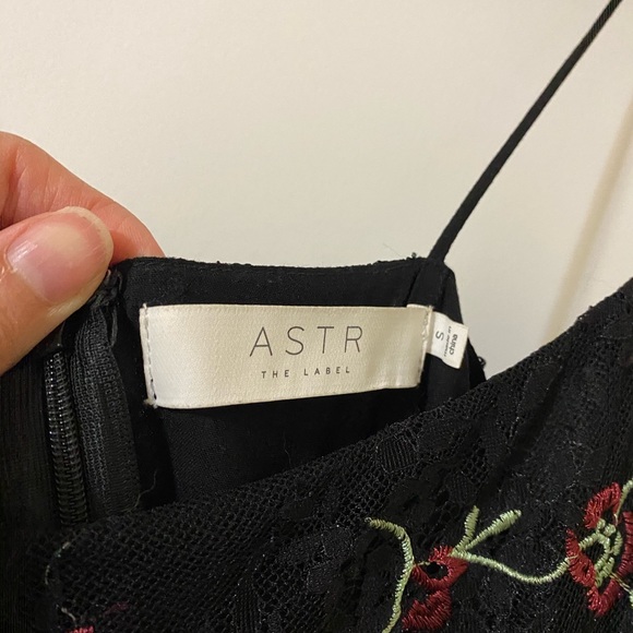 ASTR the label  LBD floral mini dress - Picture 3 of 3